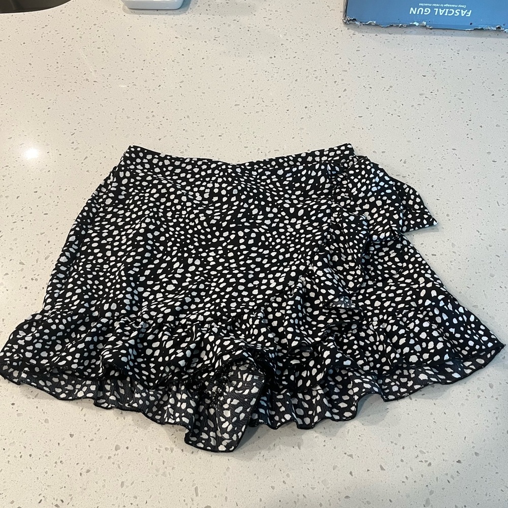 Shein black & white flowy skirt